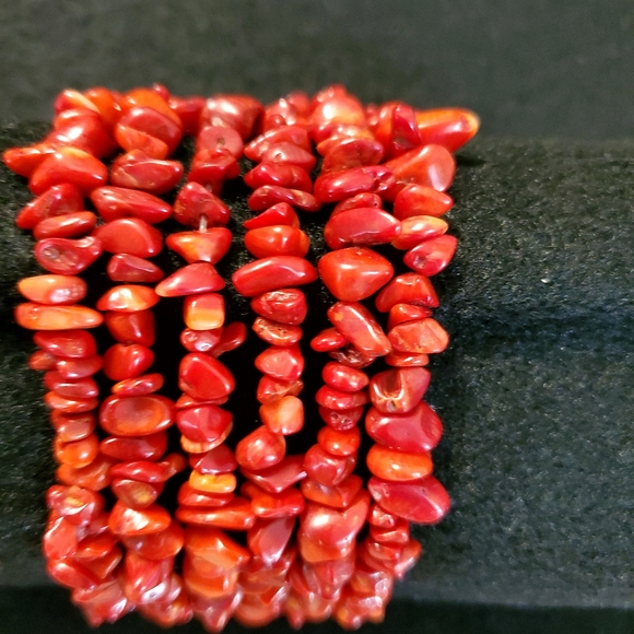 GORGEOUS IN RED - Picture 3 of 5